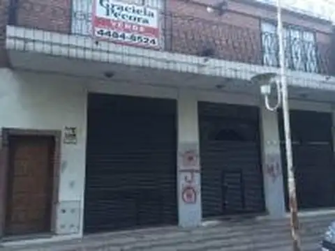 EXCELENTE OPORTUNIDAD LOCAL CON VIVIENDA EN PLANTA EN RAMOS MEJIA SUR, TERRENO PROPIO