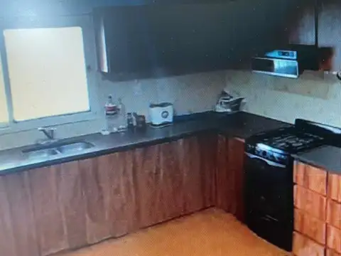 Casa 4 ambientes con 1 baño
