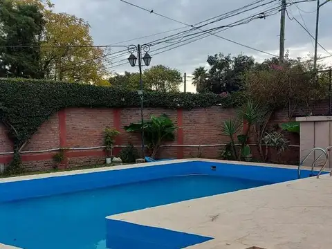 CASA JARDIN Y PILETA dos lotes en BAIGORRIA