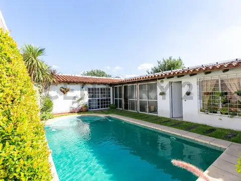 Venta casa 5 amb c pileta garage y quincho PERMUTA