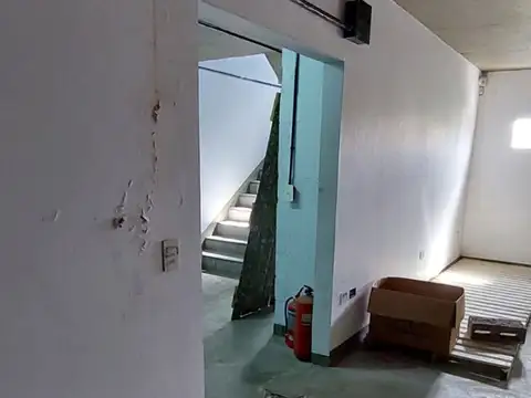 Deposito en Venta en tres plantas con montacargas