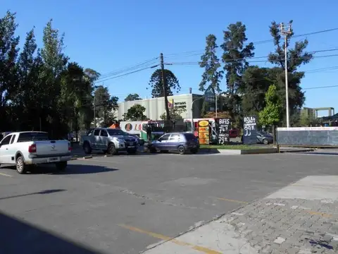Av. Pres. Arturo U. Illia 3800