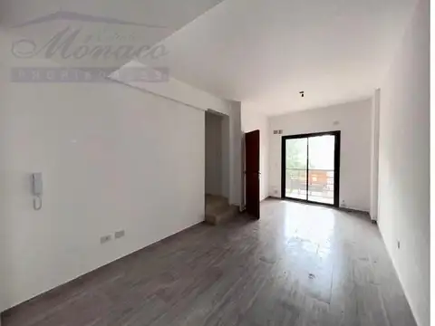 A ESTRENAR! 3 amb Duplex Al frente, con balcón y terraza.