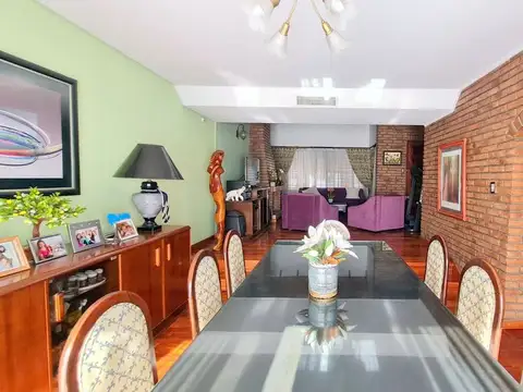 Casa en Venta con 2 cocheras