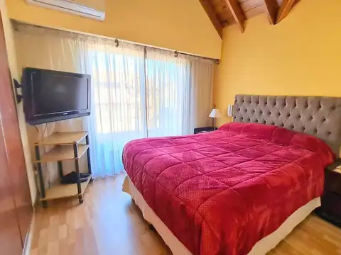Casa 6 ambientes con 2 baños
