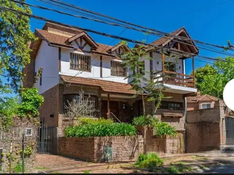 SOLIDA Y AMPLIA PROPIEDAD EN  LOMAS DE SAN ISIDRO