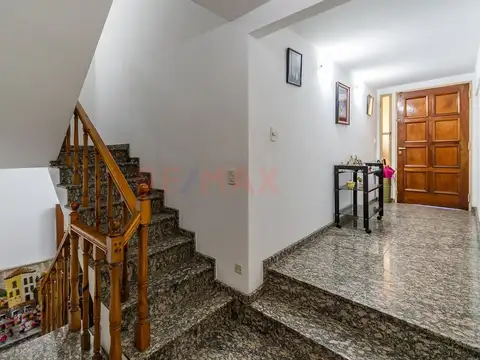 Casa 6 ambientes con 2 baños