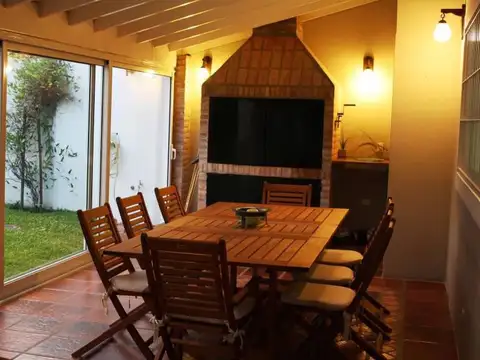 Impecable casa en Acassuso – Barrio Parque Aguirre