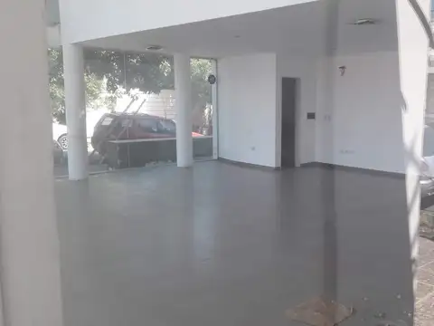 Muy Buen Local con Renta