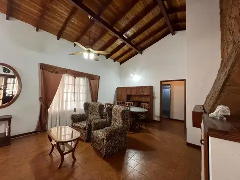 CASA EN VENTA CON GALPÓN CAMPANA
