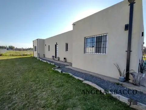 Casa quinta en Barrio Parque Parada Robles.