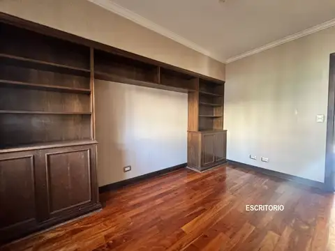 Casa 7 ambientes con 5 baños