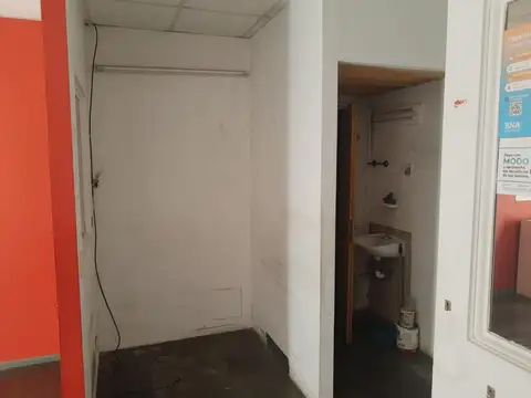 Local Céntrico 4.50 x 7.3 Sin Expensas c/ ABL y Aysa Incluidos