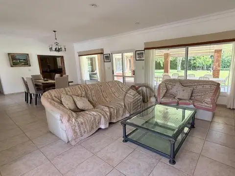 Casa en Venta con 8 cocheras