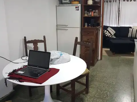 OPORTUNIDAD CASA CENTRO DE FLORENCIO VARELA U$S 100.000.-