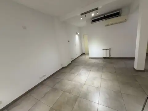 Oficina 3 ambientes con 1 baño