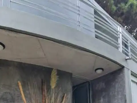 Casa en Alquiler Temporal con 2 cocheras