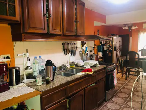 Casa en Venta con 3 cocheras