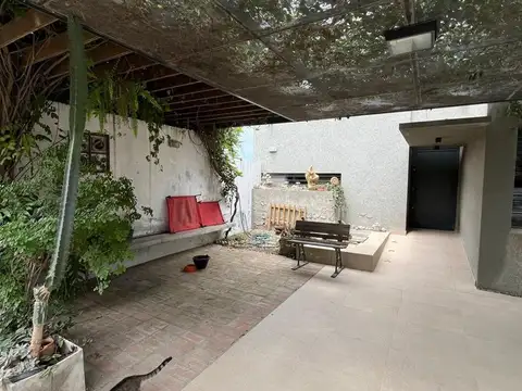 Casa en Venta con 3 cocheras