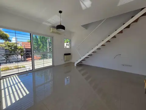 Depto Tipo Casa en Venta de 3 ambientes