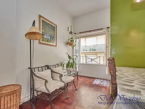 Excelente y supercómodo monoambiente, al frente.