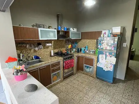 EXCELENTE UBICACION  CASTELAR SUR