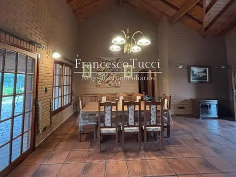 Casa 5 ambientes con 4 baños