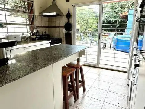 Casa 5 ambientes con 2 baños