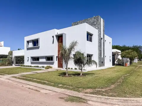 VENTA CASA DE CATEGORIA BELA VISTA - RIO CEBALLOS