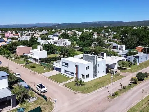 Casa en Venta en Rio Ceballos, USD 350.000