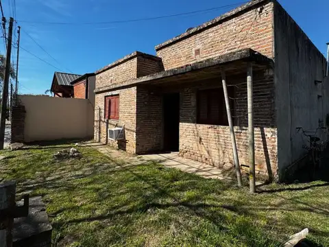 VENTA CASA a refaccionar con gran terreno
