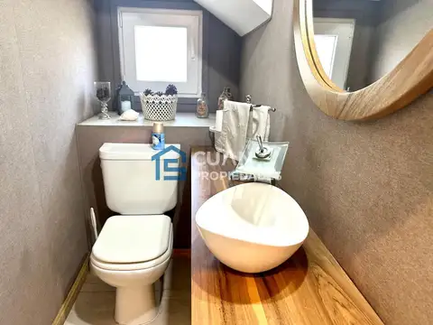 Casa 6 ambientes con 4 baños