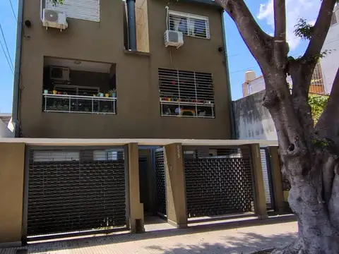 PH Monoambiente en PB frente con Patio Bajas Exp - San Nicolas Al 5200