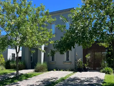 Casa en Alquiler de 3 dormitorios