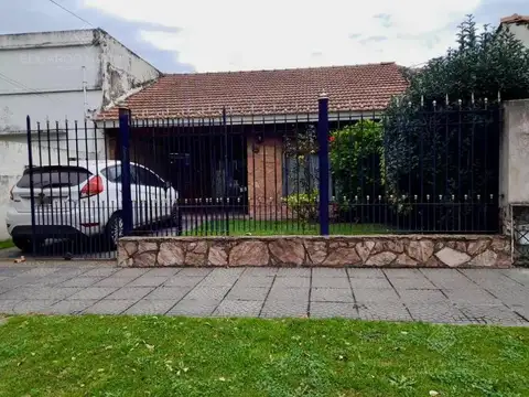 Impecable inmueble muy bien ubicado a mts de múltiples salidas 