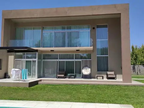 Almirante Brown 2200