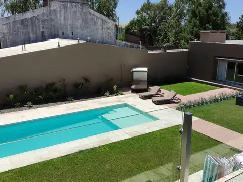 Casa en Venta con 1 cochera