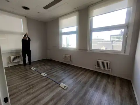 Oficina en Alquiler con 1 cochera