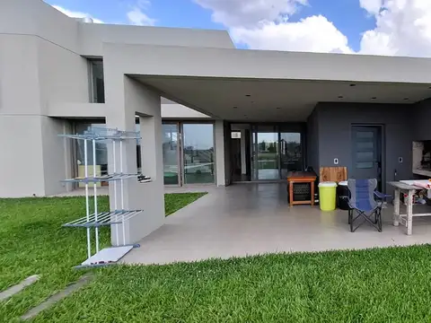 Casa en Alquiler de 4 dormitorios