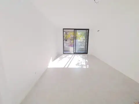 Mono hambiente  a extrenar con amplio balcón, con parrilla, pileta y gimnasio y laundry