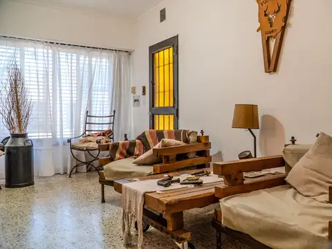 Casa 10 ambientes con 3 baños