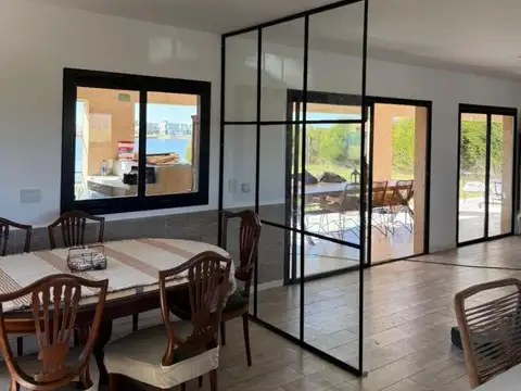 Casa 5 ambientes con 4 baños