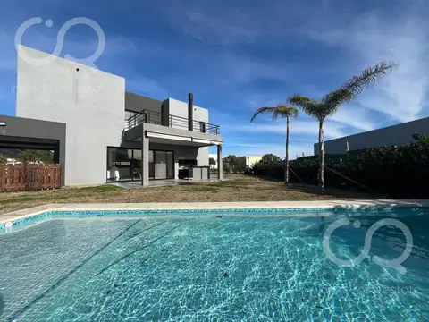 Casa 5 ambientes con 4 baños