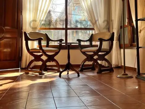 Casa 10 ambientes con 3 baños