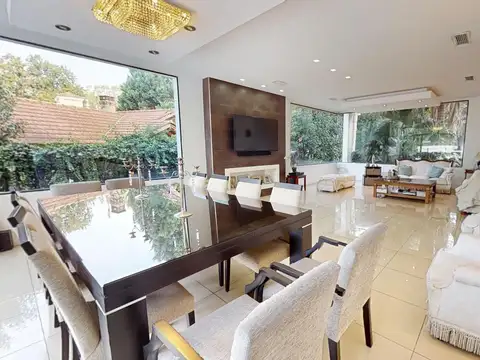 VENTA CASA SAN 5 AMBIENTES CON PILETA EN CARLOS COUNTRY CLUB