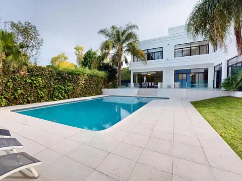 VENTA CASA SAN 5 AMBIENTES CON PILETA EN CARLOS COUNTRY CLUB
