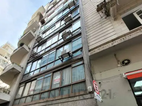 Venta Local Comercial dos niveles Planta Baja y Planta Sotano.