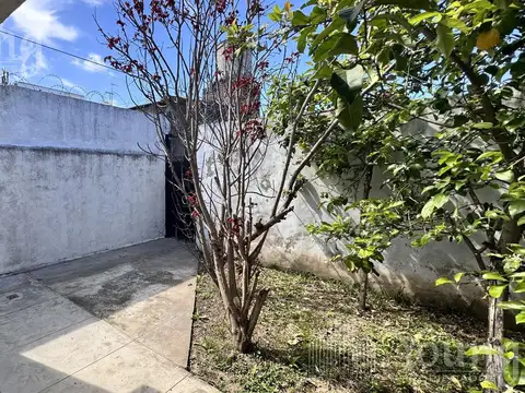 Depto Tipo Casa 3 ambientes con 2 baños