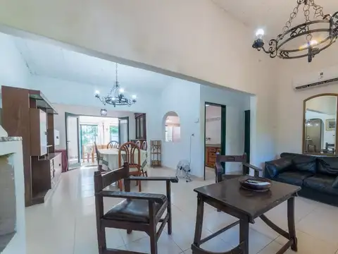 Casa 5 ambientes con 3 baños