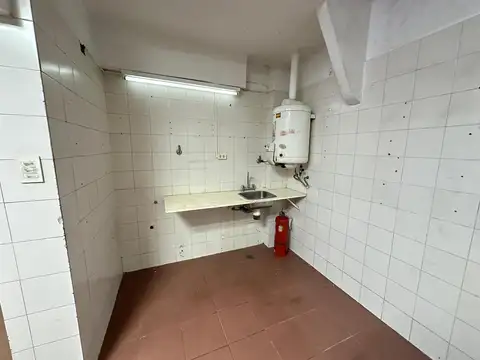 Local en Alquiler en Parque Chas, $ 2.450.000